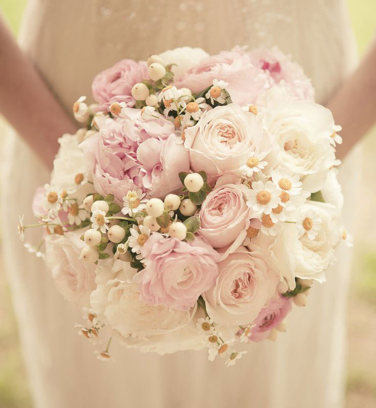 Как подобрать букет из живых цветов на свадьбу?