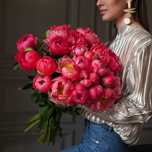 Букет пионов 25 шт.  коралловые (Голландия)